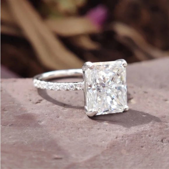 5.9 carat Radiant Cut Engagement ethically sourced 💎 ring! - Picture 3 of 6